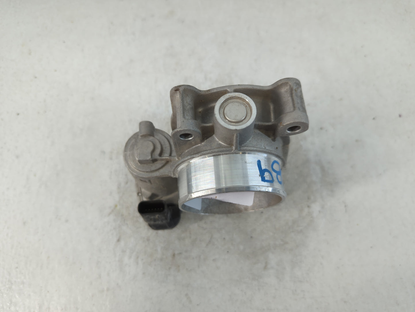 2016-2019 Chevrolet Impala Throttle Body P/N:12670839AA Fits Fits 2016 2017 2018 2019 2020 2021 2022 OEM Used Auto Parts - O