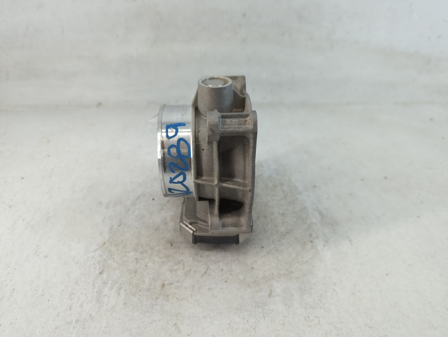 2016-2019 Chevrolet Impala Throttle Body P/N:12670839AA Fits Fits 2016 2017 2018 2019 2020 2021 2022 OEM Used Auto Parts - O