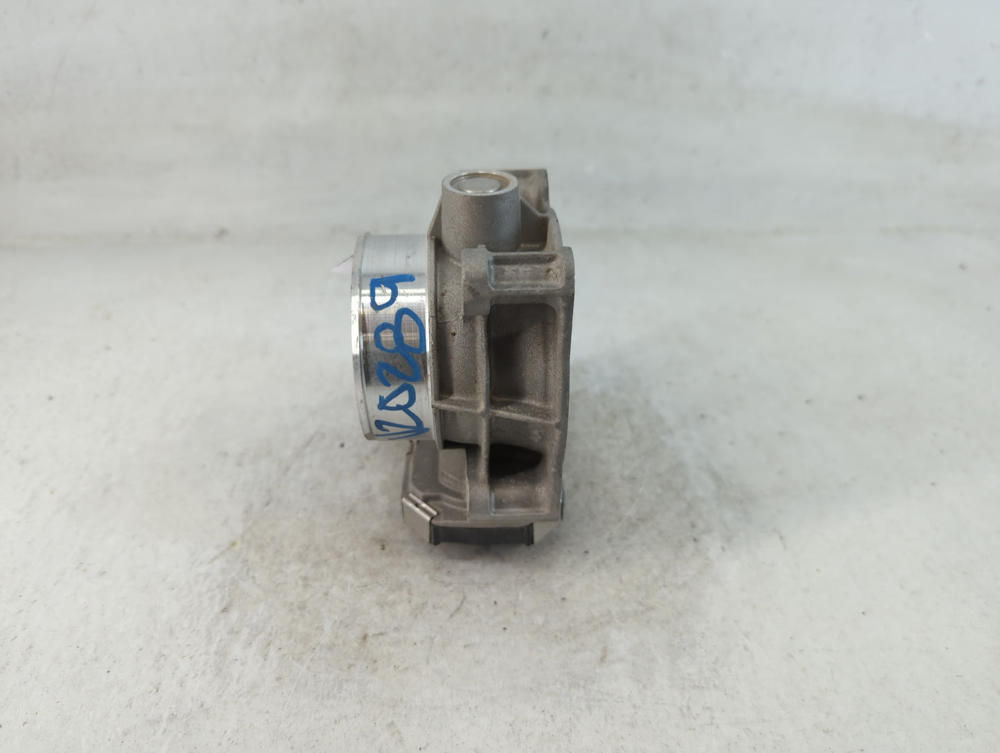 2016-2019 Chevrolet Impala Throttle Body P/N:12670839AA Fits Fits 2016 2017 2018 2019 2020 2021 2022 OEM Used Auto Parts - O