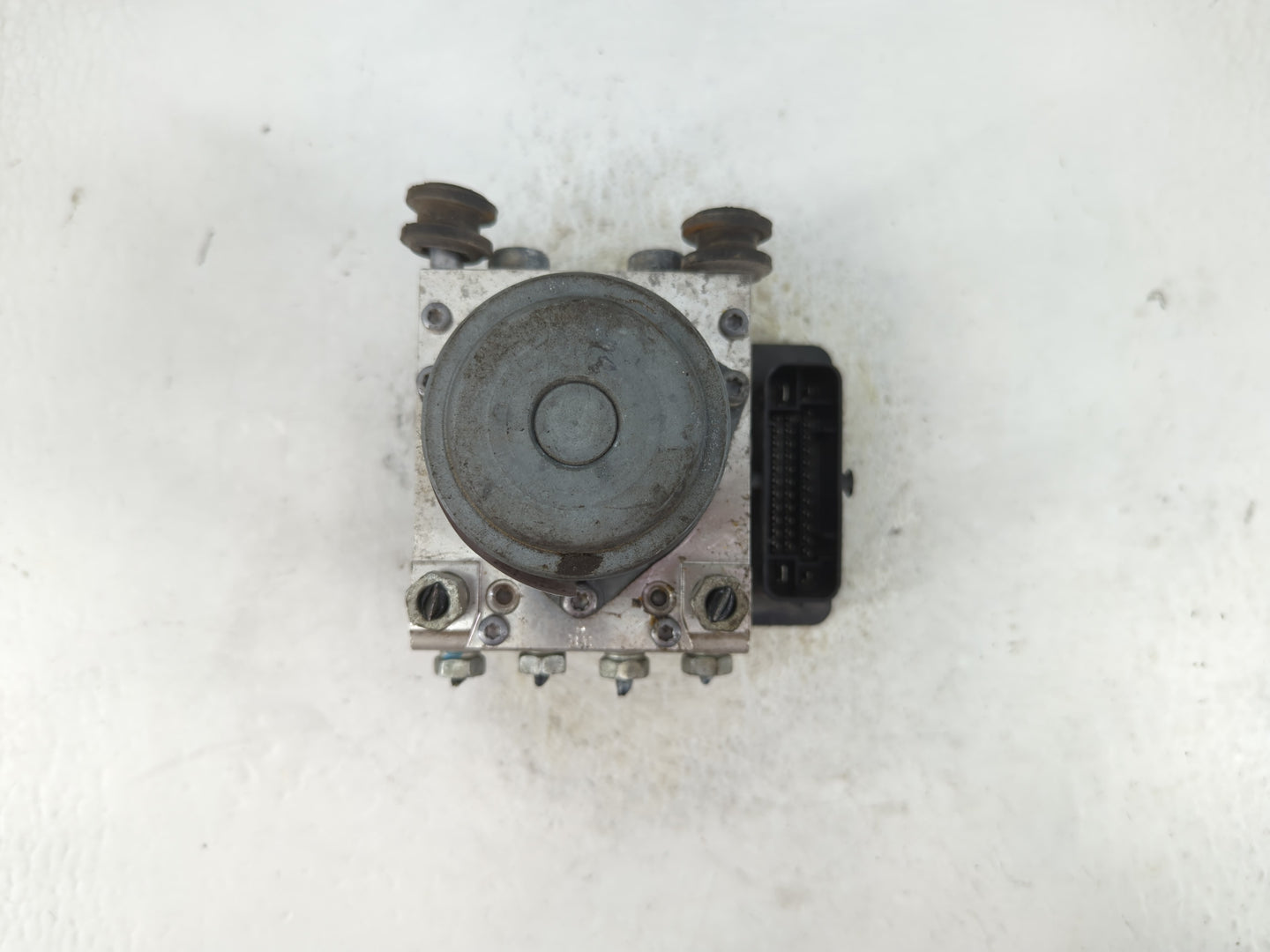 2017-2020 Chevrolet Impala ABS Pump Control Module Replacement P/N:84314306 Fits Fits 2017 2018 2019 2020 OEM Used Auto Part