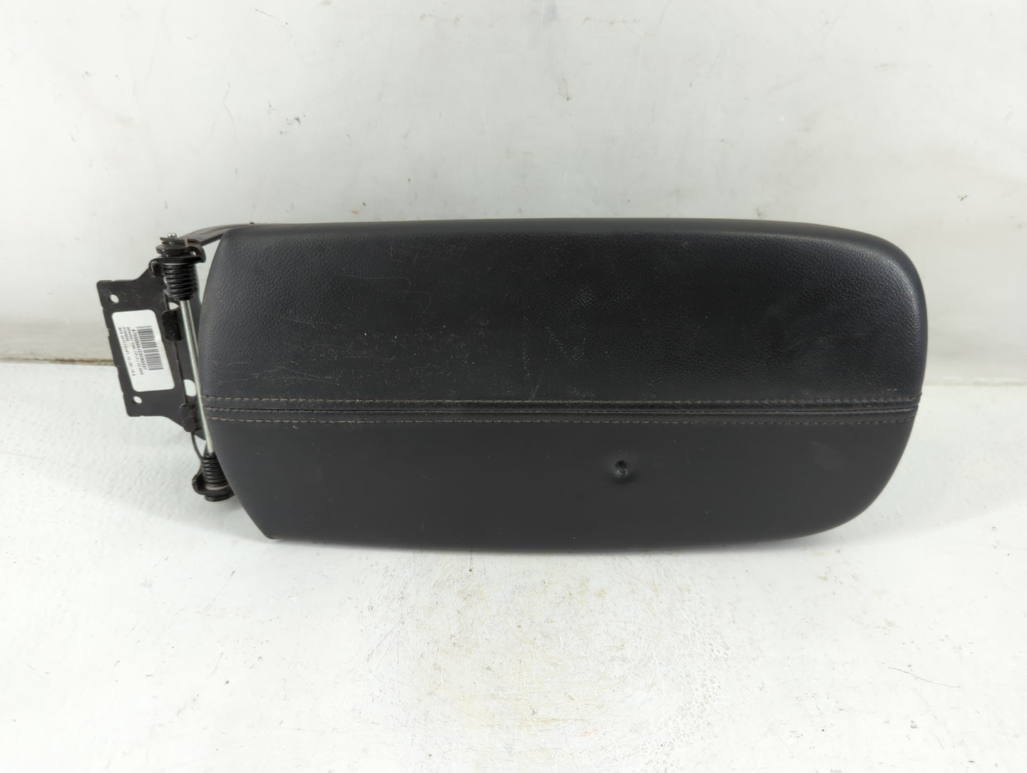 2019-2021 Chevrolet Malibu Center Console Armrest Cover Lid P/N:1251040 Fits Fits 2019 2020 2021 OEM Used Auto Parts - Oemus