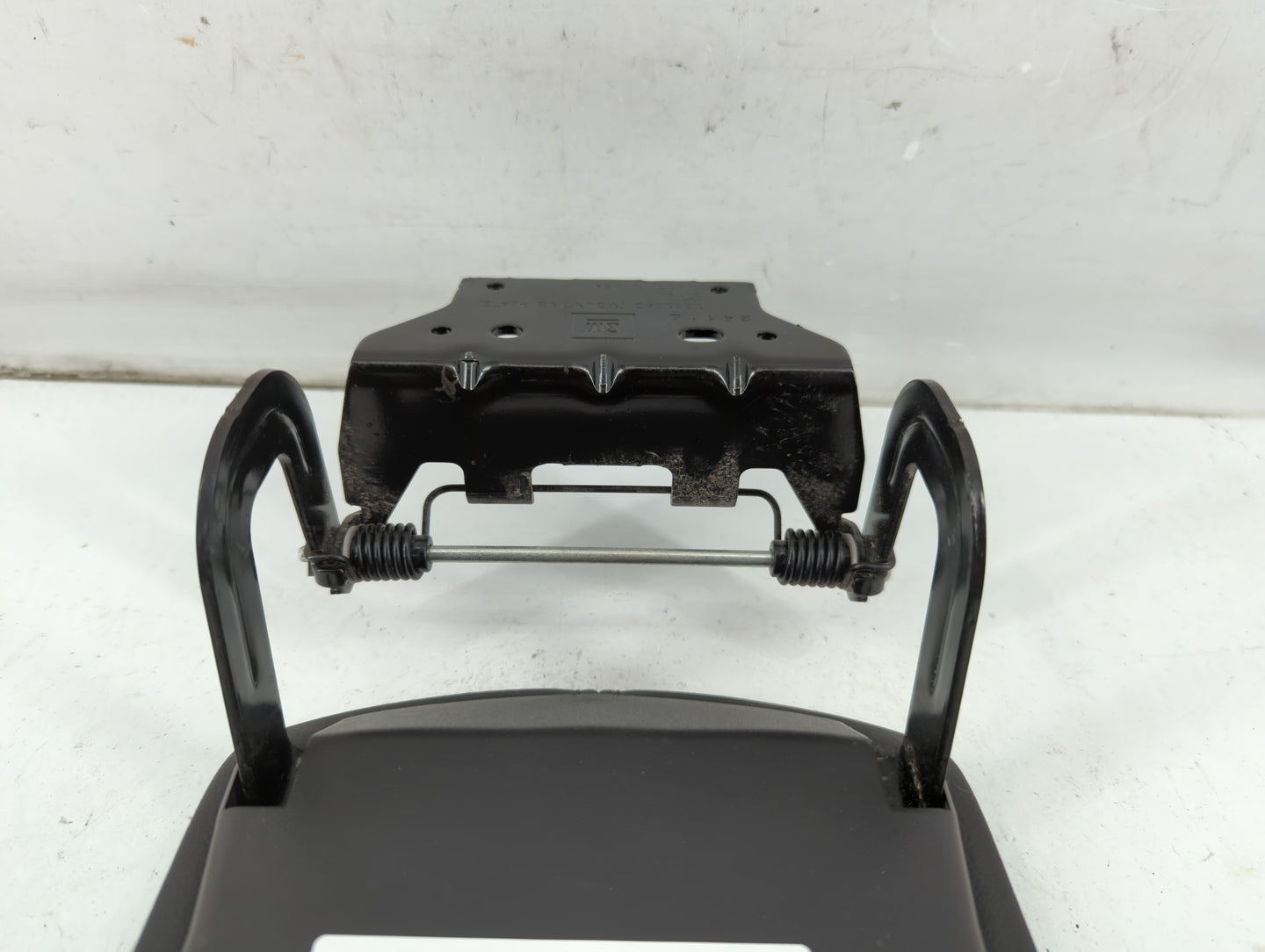 2019-2021 Chevrolet Malibu Center Console Armrest Cover Lid P/N:1251040 Fits Fits 2019 2020 2021 OEM Used Auto Parts - Oemus