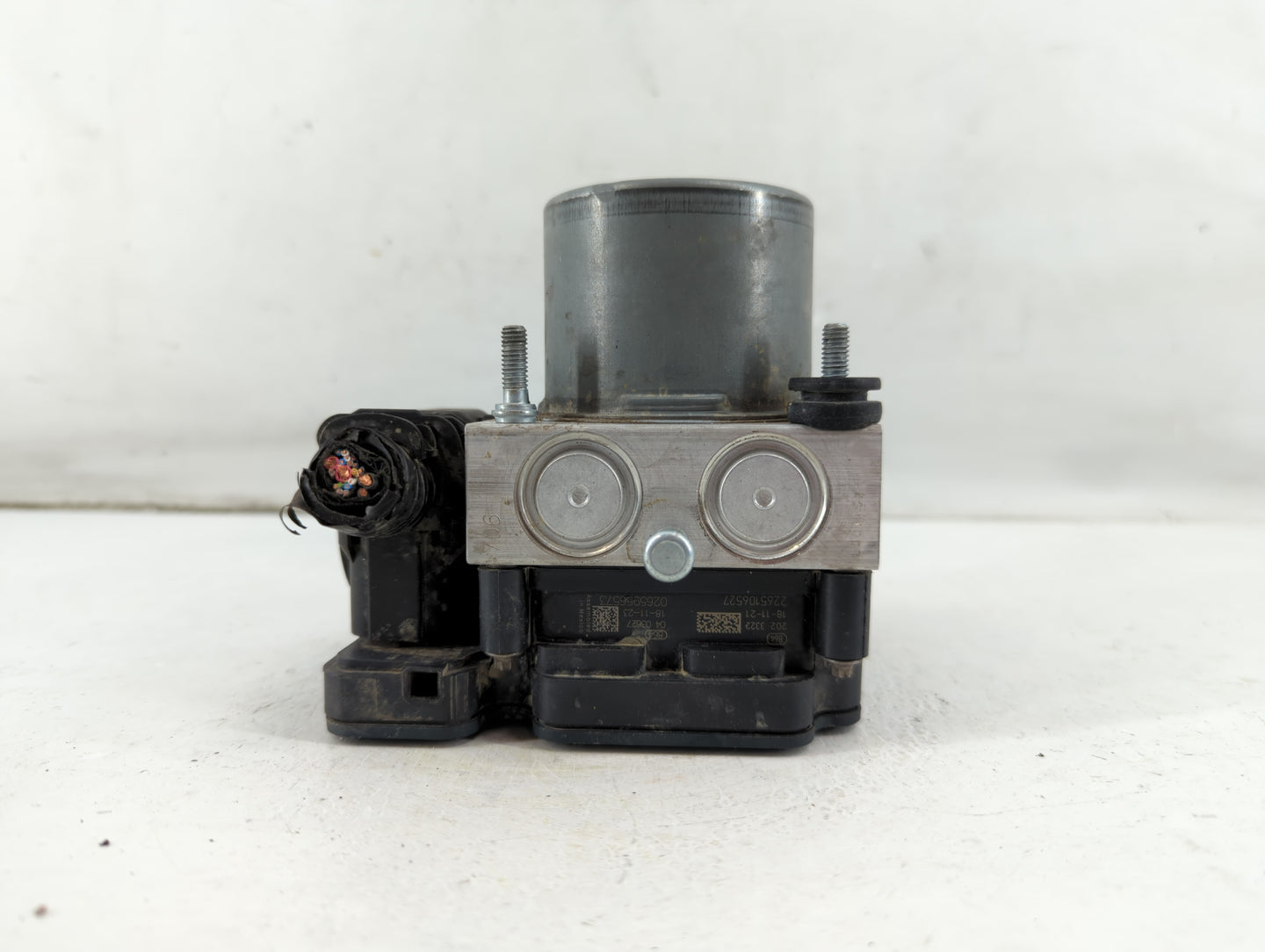 2019-2021 Chevrolet Malibu ABS Pump Control Module Replacement P/N:84502888 Fits Fits 2019 2020 2021 OEM Used Auto Parts - O