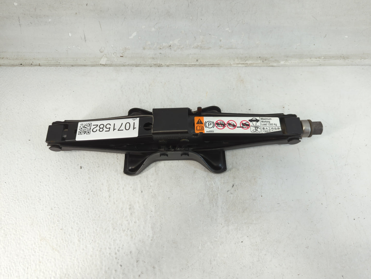 2019 Chevrolet Malibu Spare Scissor Car Jack 1071582 - Oemusedautoparts1.com