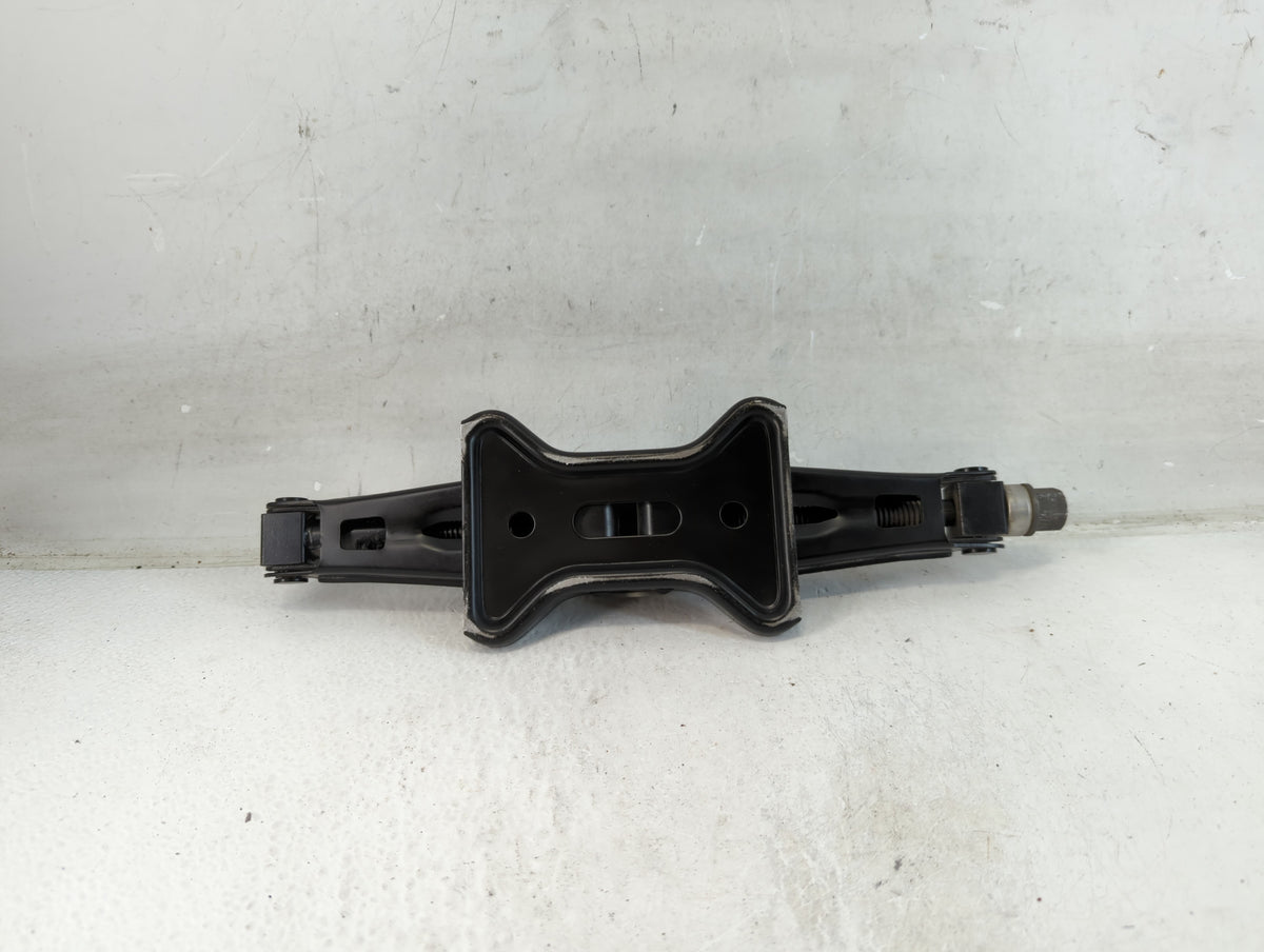 2019 Chevrolet Malibu Spare Scissor Car Jack 1071582 - Oemusedautoparts1.com