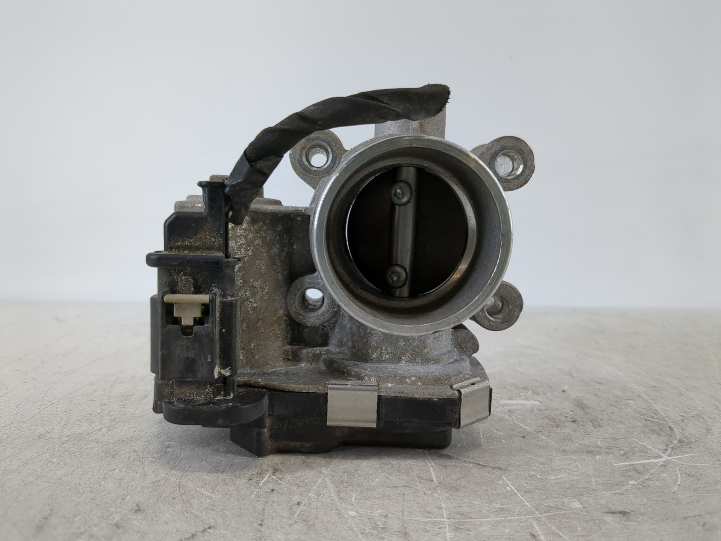 2016-2021 Chevrolet Malibu Throttle Body P/N:12671379AA Fits Fits 2016 2017 2018 2019 2020 2021 2022 OEM Used Auto Parts - O