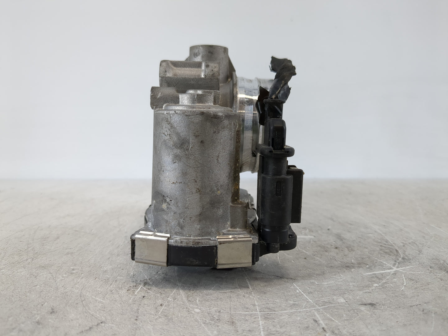 2016-2021 Chevrolet Malibu Throttle Body P/N:12671379AA Fits Fits 2016 2017 2018 2019 2020 2021 2022 OEM Used Auto Parts - O