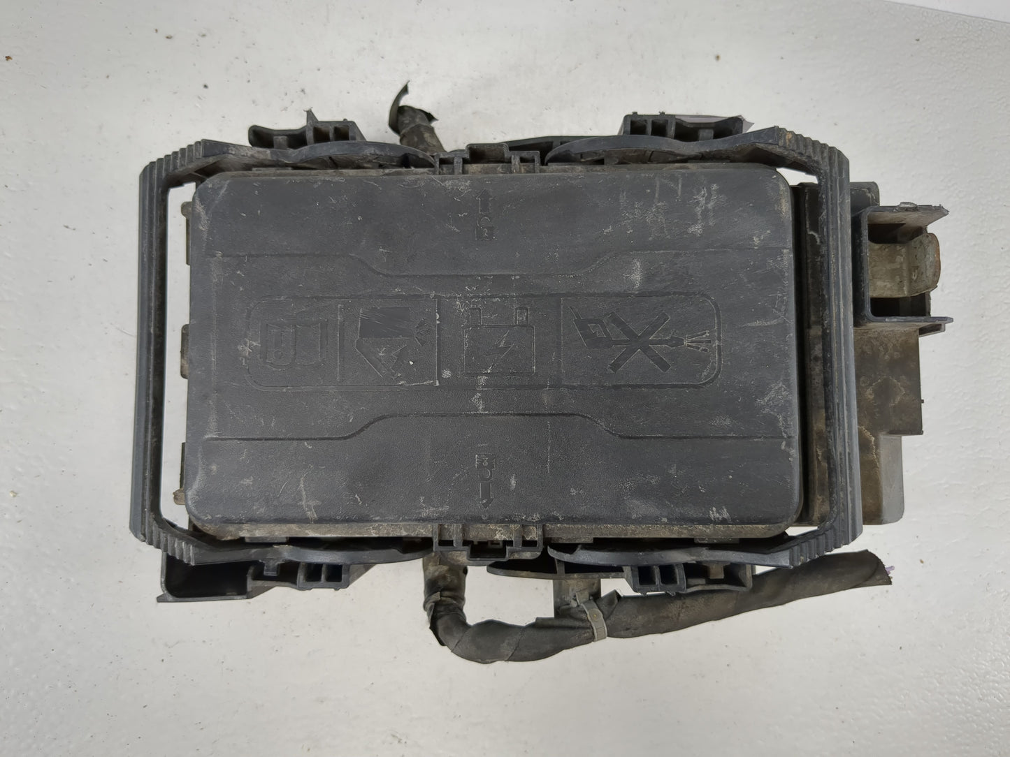2019 Chevrolet Malibu Fusebox Fuse Box Panel Relay Module P/N:845333822LS GM9814, GM13500128 Fits OEM Used Auto Parts - Oemu