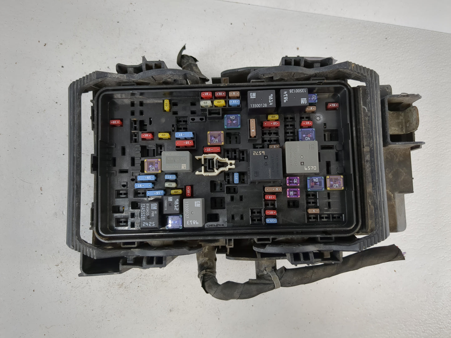 2019 Chevrolet Malibu Fusebox Fuse Box Panel Relay Module P/N:845333822LS GM9814, GM13500128 Fits OEM Used Auto Parts - Oemu