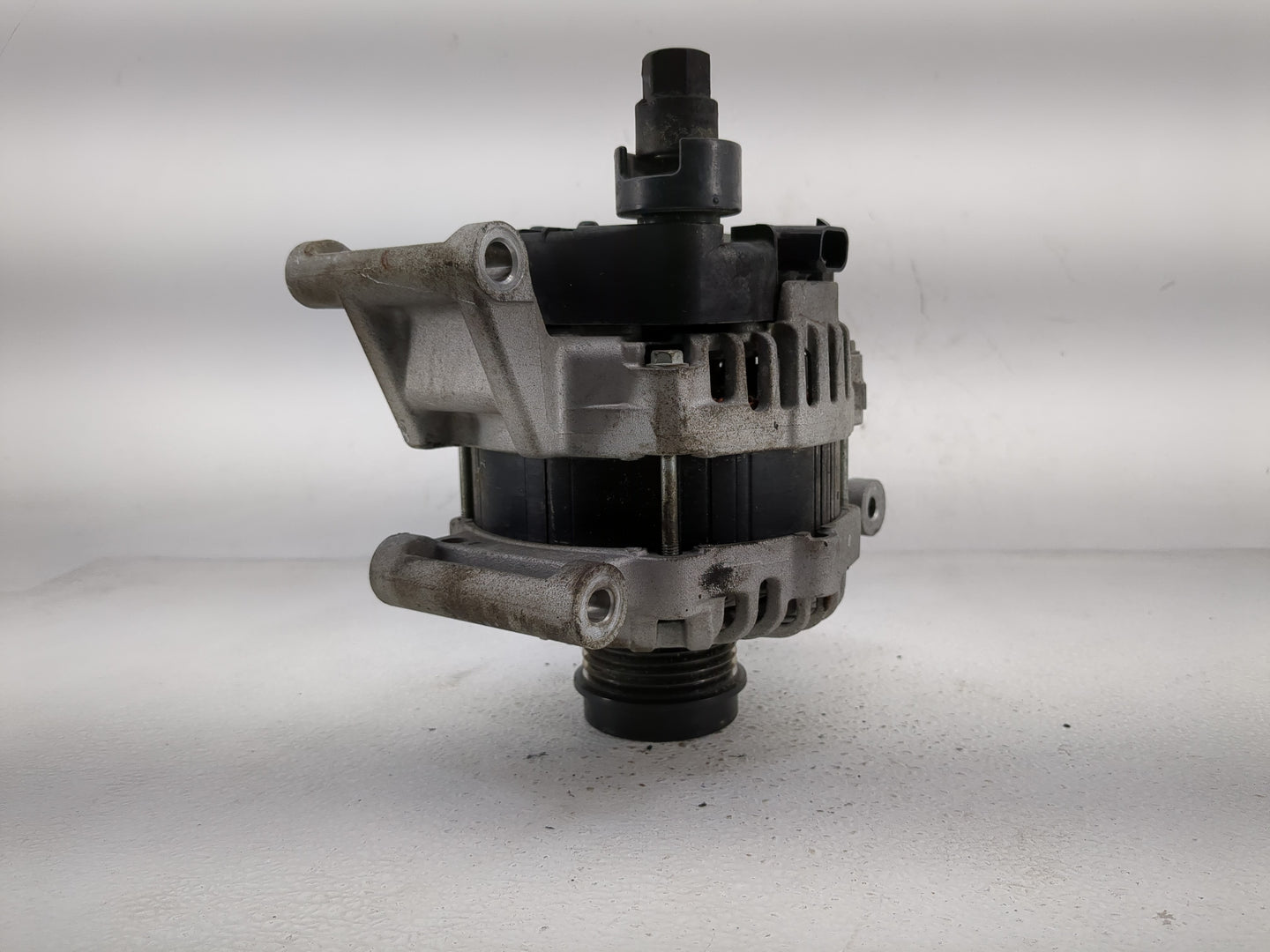 2019-2021 Chevrolet Malibu Alternator Replacement Generator Charging Assembly Engine OEM P/N:A005TV0184ZC 13534118 Fits OEM 