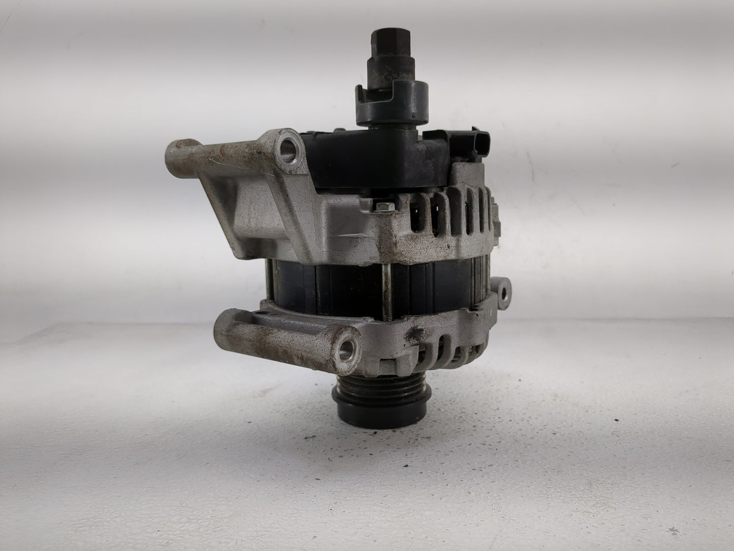 2019-2021 Chevrolet Malibu Alternator Replacement Generator Charging Assembly Engine OEM P/N:A005TV0184ZC 13534118 Fits OEM 