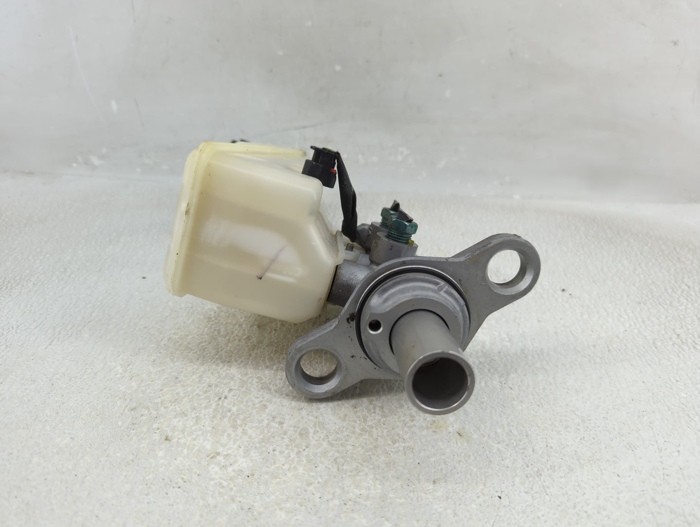 2016-2021 Chevrolet Malibu Brake Master Cylinder - Oemusedautoparts1.com