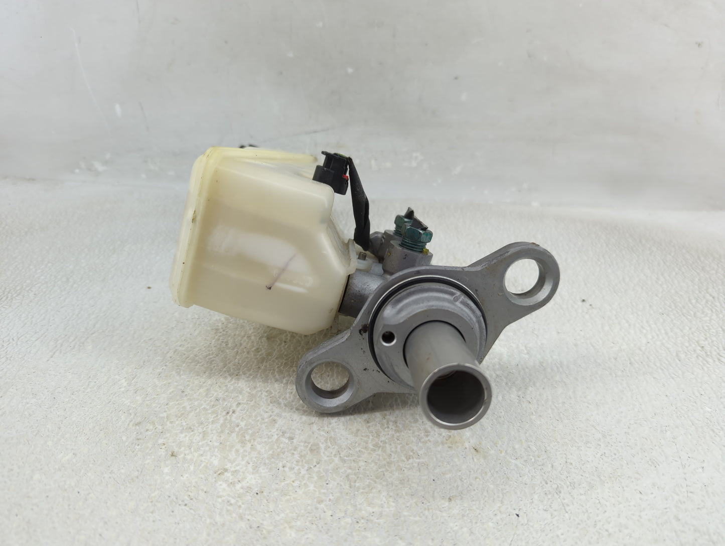 2016-2021 Chevrolet Malibu Brake Master Cylinder - Oemusedautoparts1.com