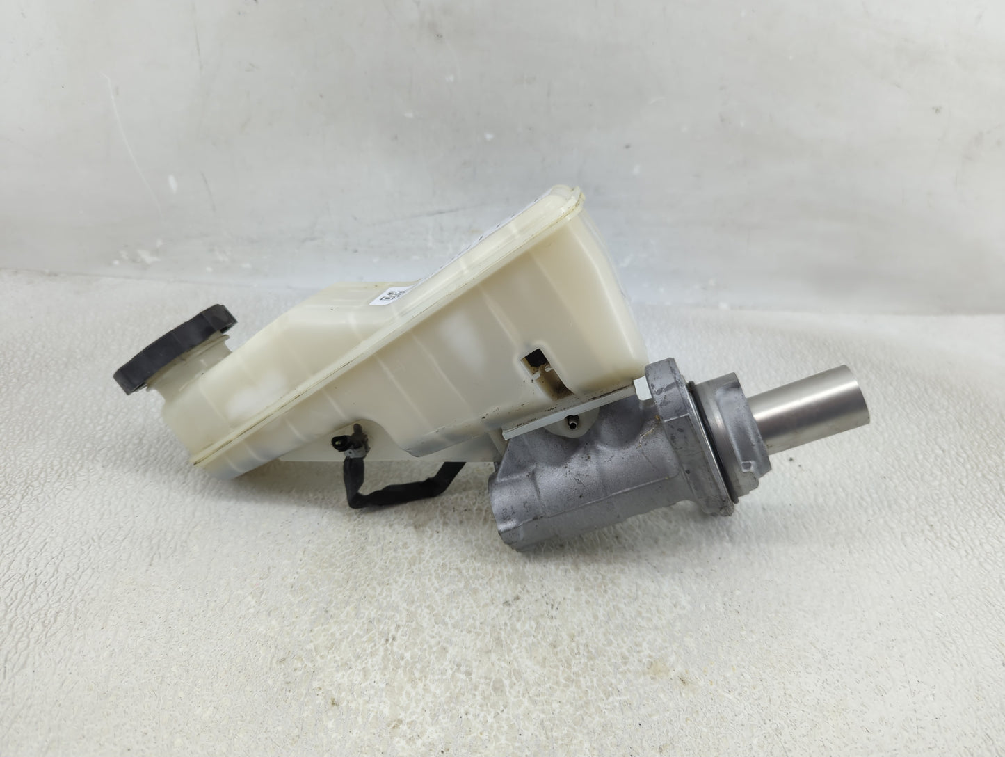 2016-2021 Chevrolet Malibu Brake Master Cylinder - Oemusedautoparts1.com