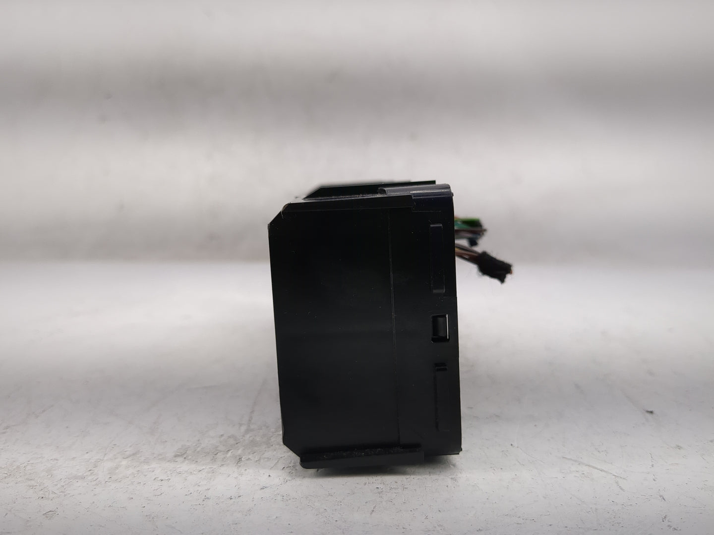 2019-2021 Chevrolet Malibu Temperature Control Module 84569274 - Oemusedautoparts1.com