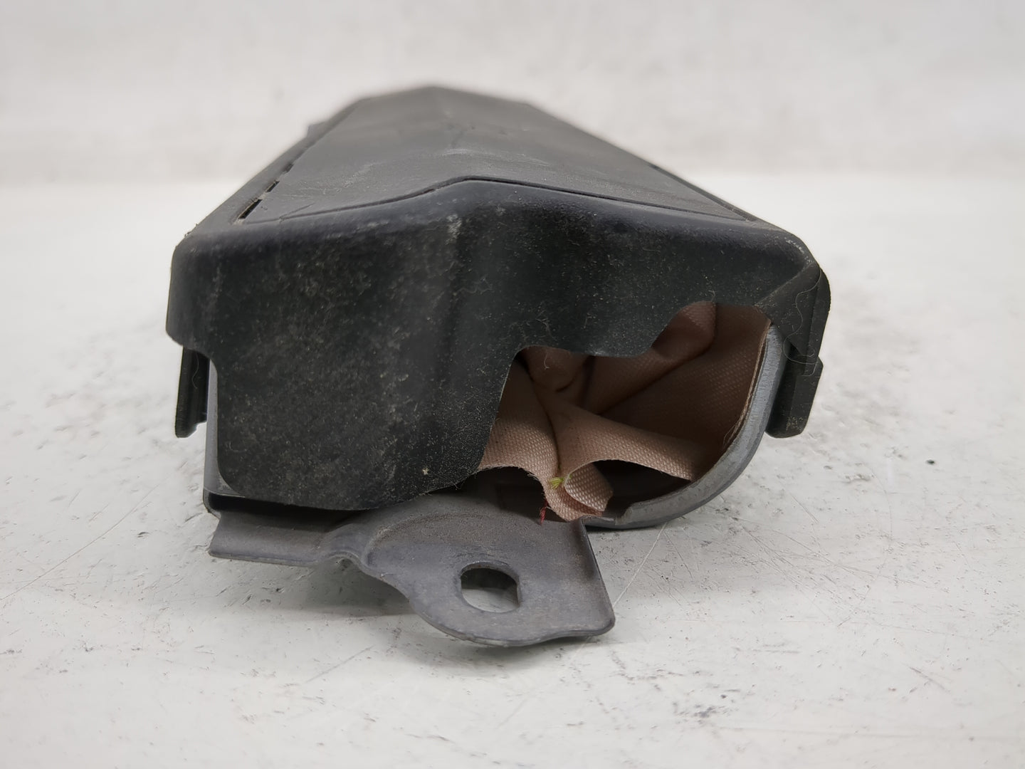 2016-2021 Chevrolet Malibu Air Bag Driver Left Knee OEM P/N:23420286 Fits Fits 2016 2017 2018 2019 2020 2021 OEM Used Auto P