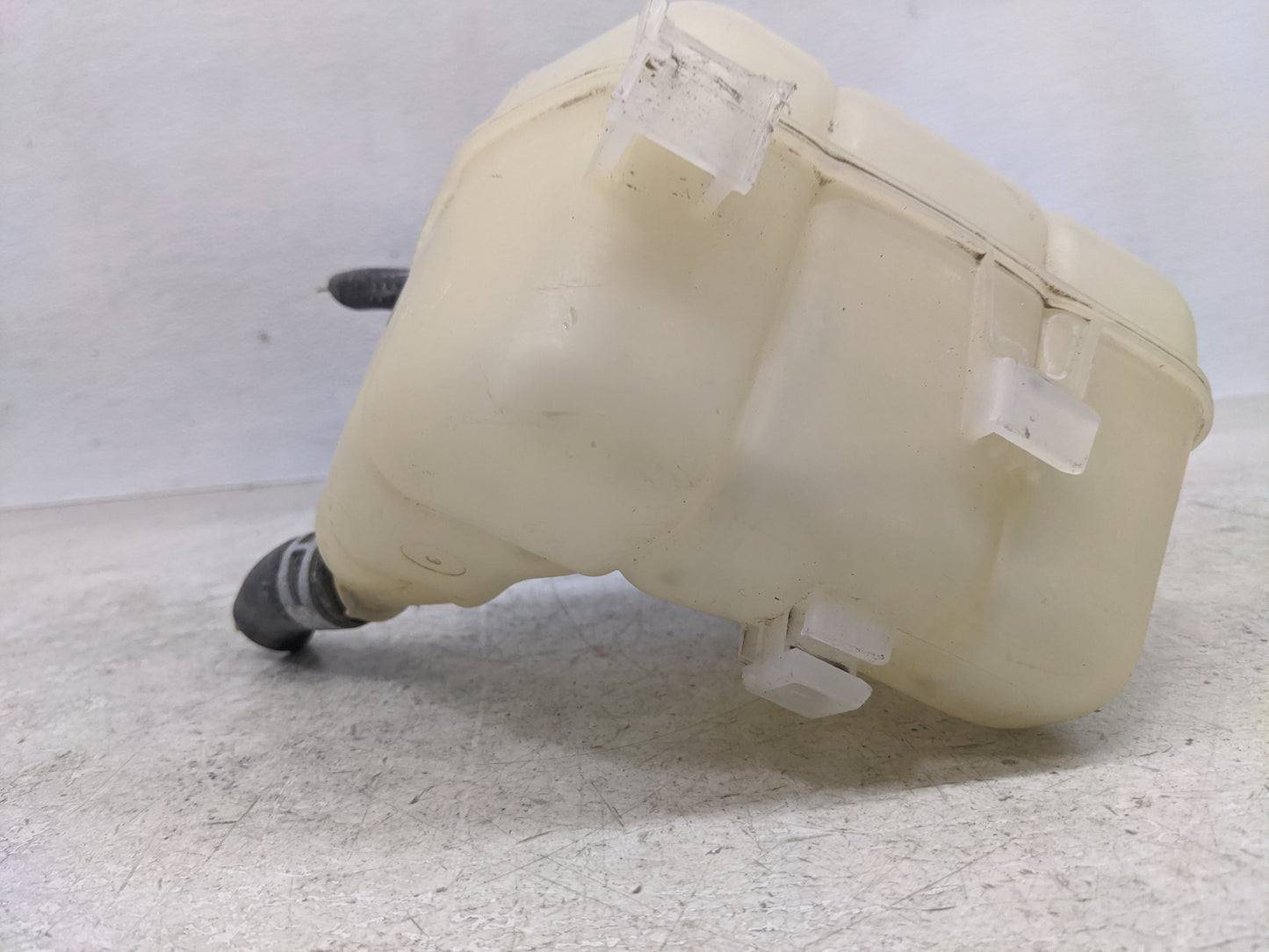 2013 Chevrolet Malibu Radiator Coolant Overflow Expansion Tank Bottle 1366020 - Oemusedautoparts1.com