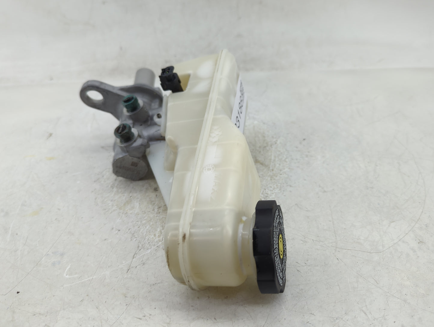 2016-2021 Chevrolet Malibu Brake Master Cylinder - Oemusedautoparts1.com