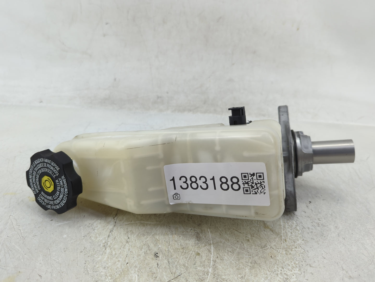 2016-2021 Chevrolet Malibu Brake Master Cylinder - Oemusedautoparts1.com