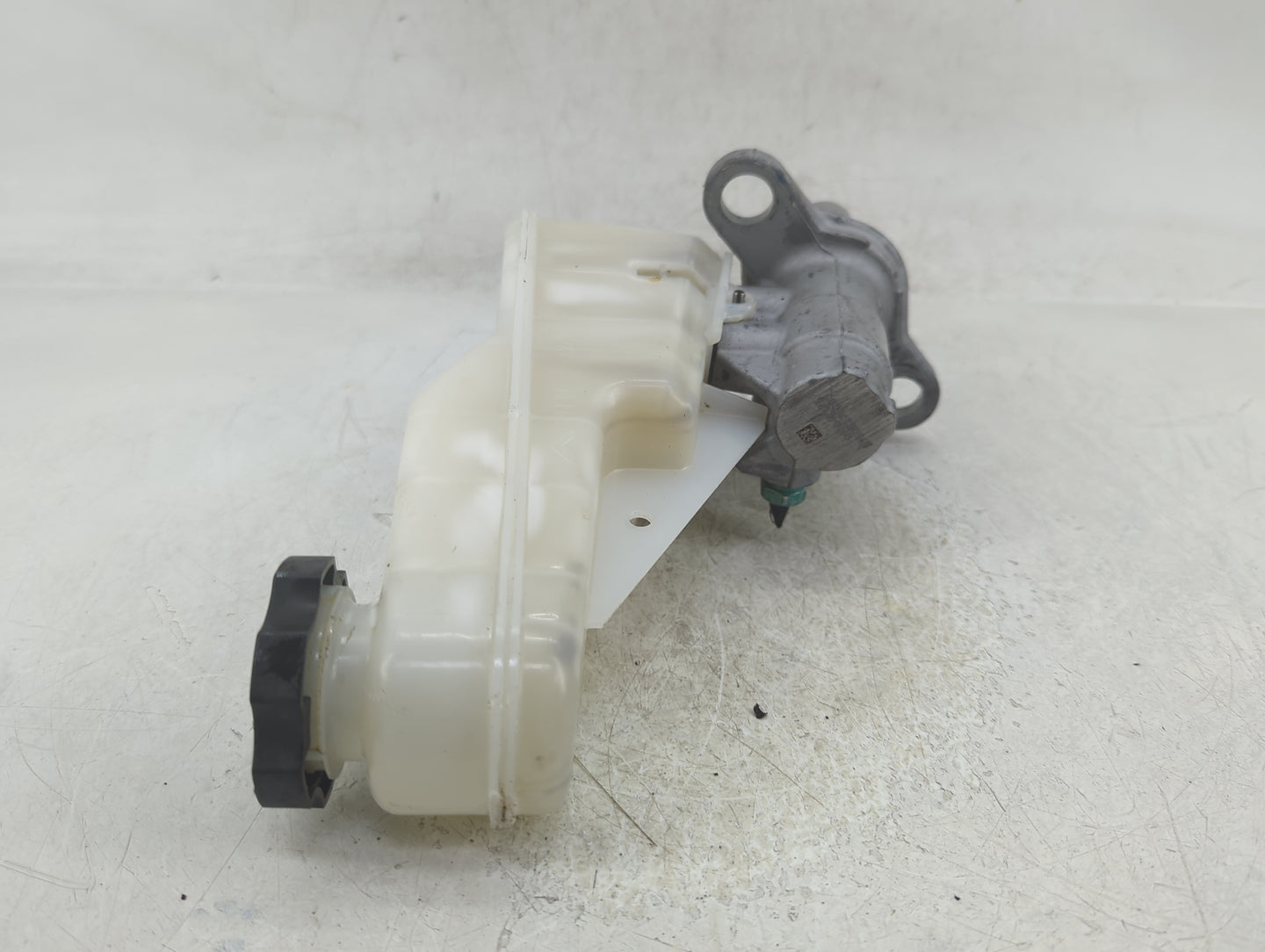 2016-2021 Chevrolet Malibu Brake Master Cylinder - Oemusedautoparts1.com
