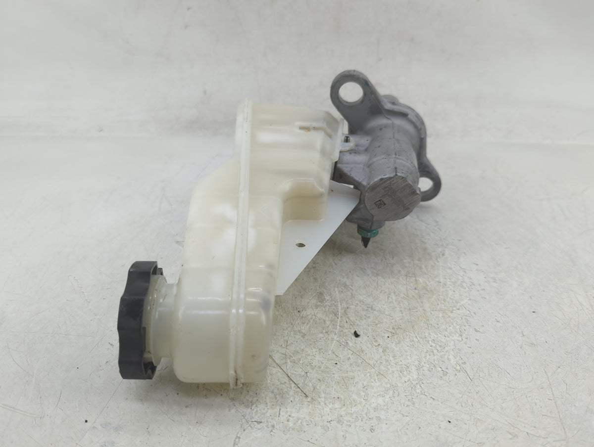2016-2021 Chevrolet Malibu Brake Master Cylinder 1383246 - Oemusedautoparts1.com