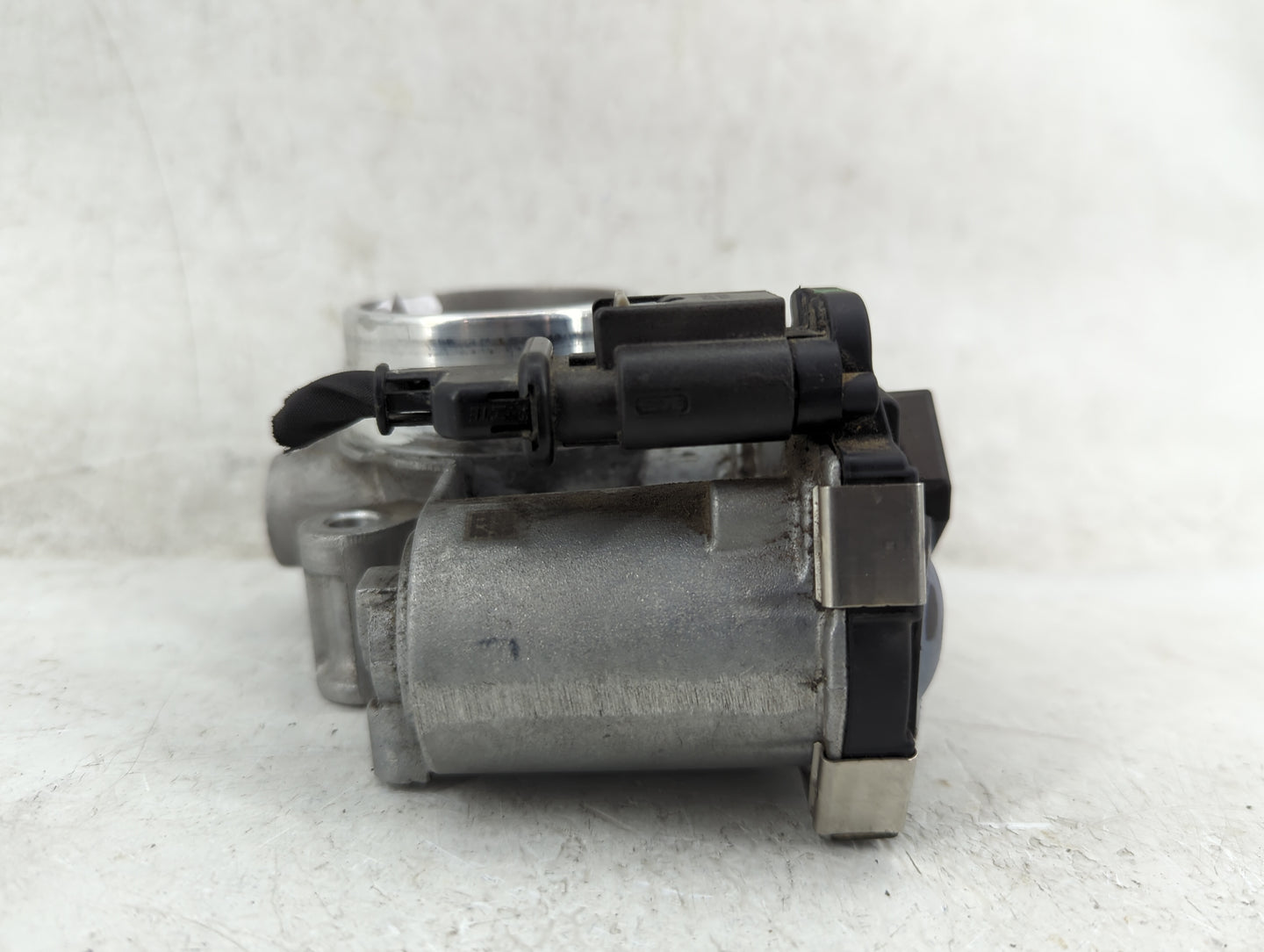 2016-2021 Chevrolet Malibu Throttle Body P/N:12671379AA Fits Fits 2016 2017 2018 2019 2020 2021 2022 OEM Used Auto Parts - O