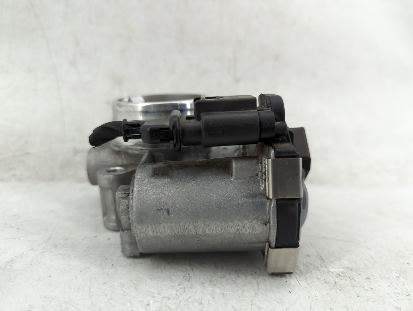 2016-2021 Chevrolet Malibu Throttle Body P/N:12671379AA Fits Fits 2016 2017 2018 2019 2020 2021 2022 OEM Used Auto Parts - O