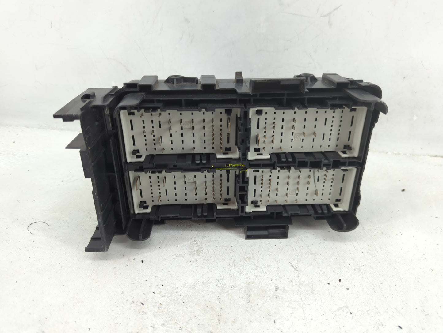 2018-2019 Chevrolet Malibu Fusebox Fuse Box Panel Relay Module Fits Fits 2018 2019 OEM Used Auto Parts - Oemusedautoparts1.c