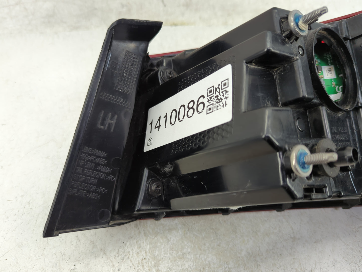 2019-2021 Chevrolet Malibu Tail Light Assembly Driver Left OEM P/N:84882377 Fits Fits 2019 2020 2021 OEM Used Auto Parts - O