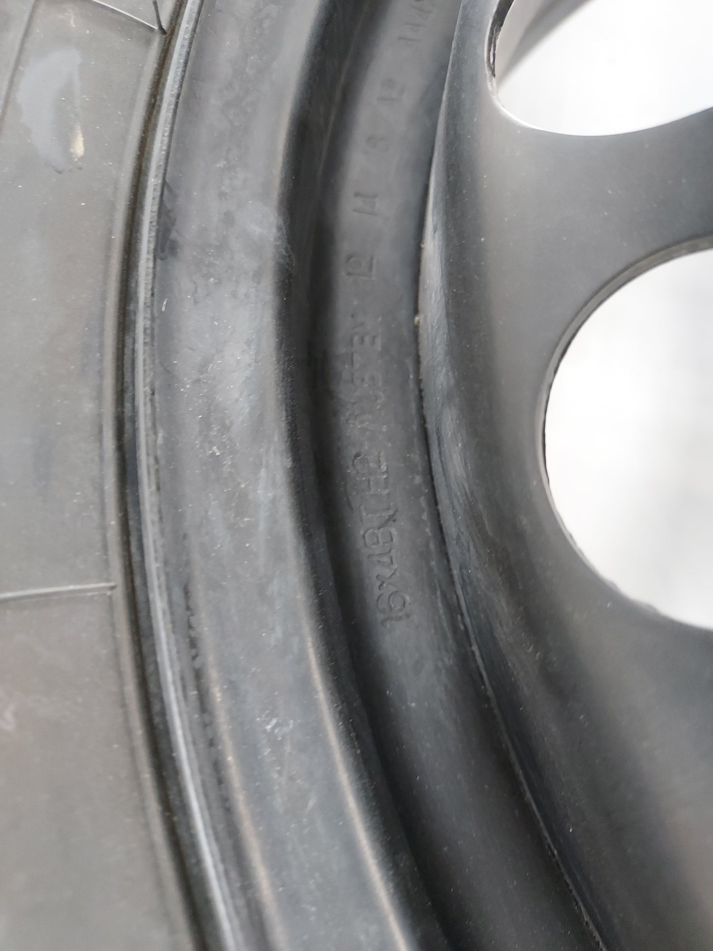 2016-2022 Chevrolet Malibu Spare Donut Tire Wheel Rim Oem 1420788 - Oemusedautoparts1.com