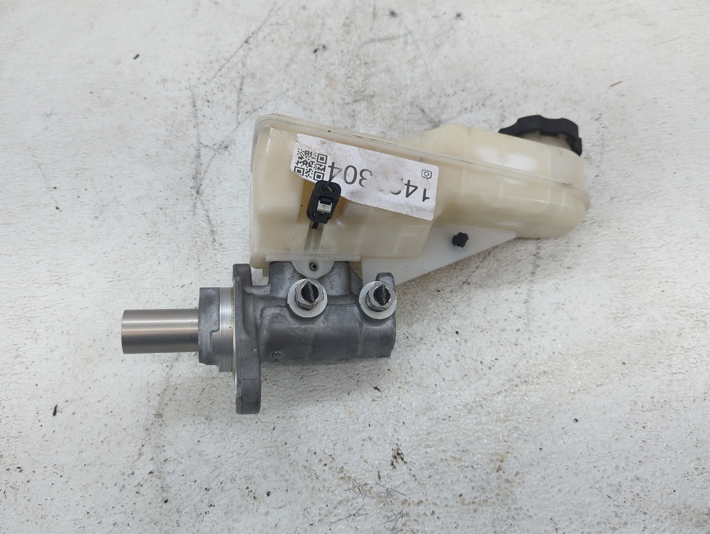 2016-2021 Chevrolet Malibu Brake Master Cylinder 1423304 - Oemusedautoparts1.com