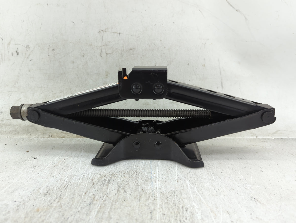 2019 Chevrolet Malibu Spare Scissor Car Jack 1431493 - Oemusedautoparts1.com