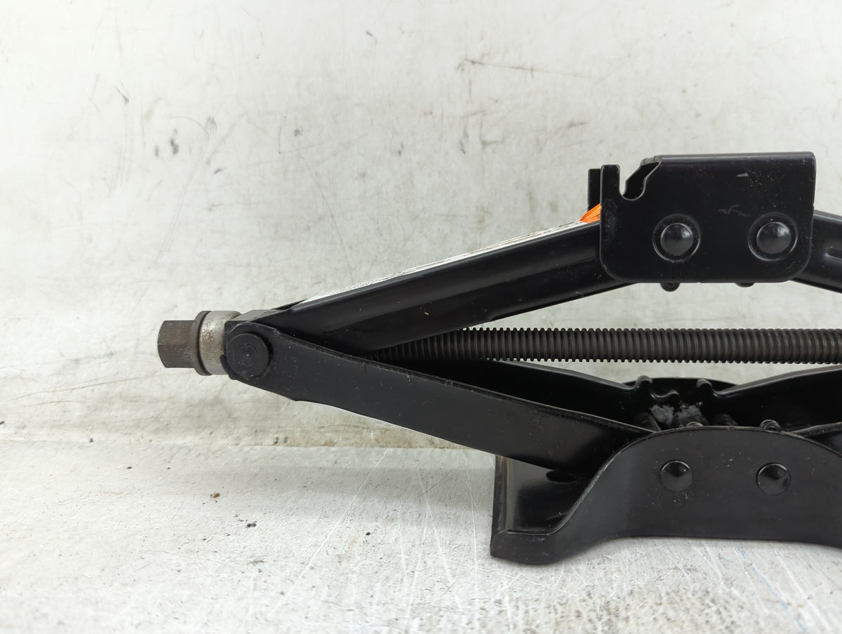 2019 Chevrolet Malibu Spare Scissor Car Jack 1431493 - Oemusedautoparts1.com