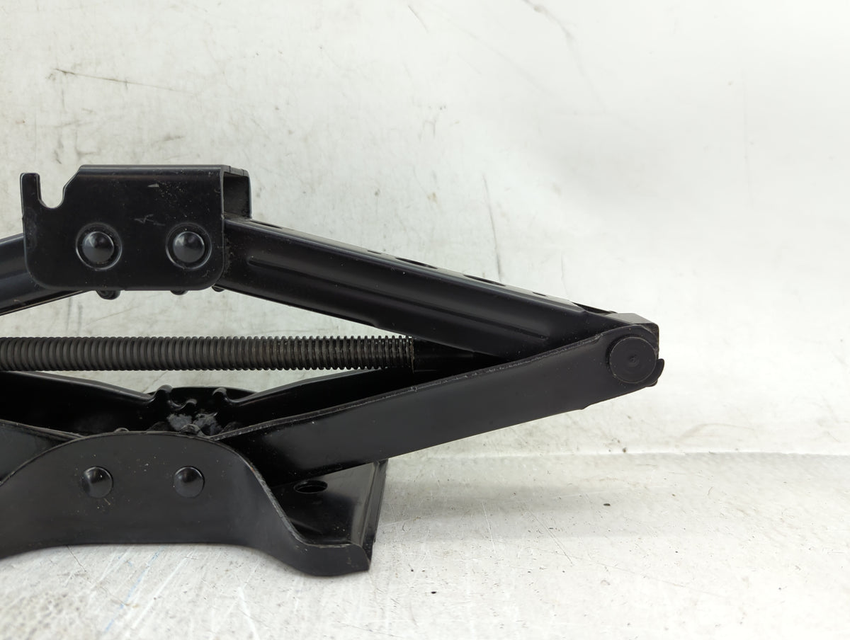 2019 Chevrolet Malibu Spare Scissor Car Jack 1431493 - Oemusedautoparts1.com