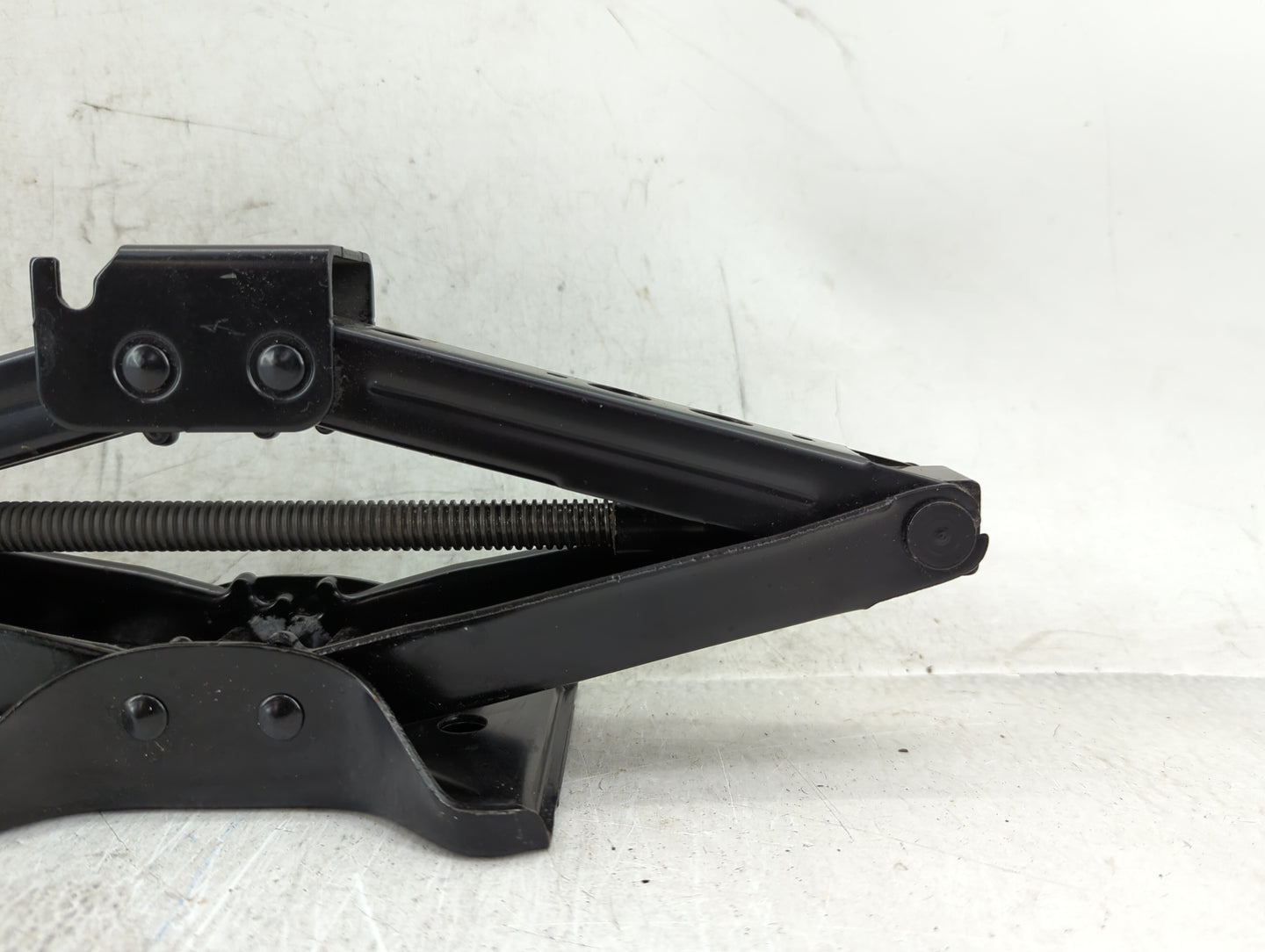 2019 Chevrolet Malibu Spare Scissor Car Jack - Oemusedautoparts1.com