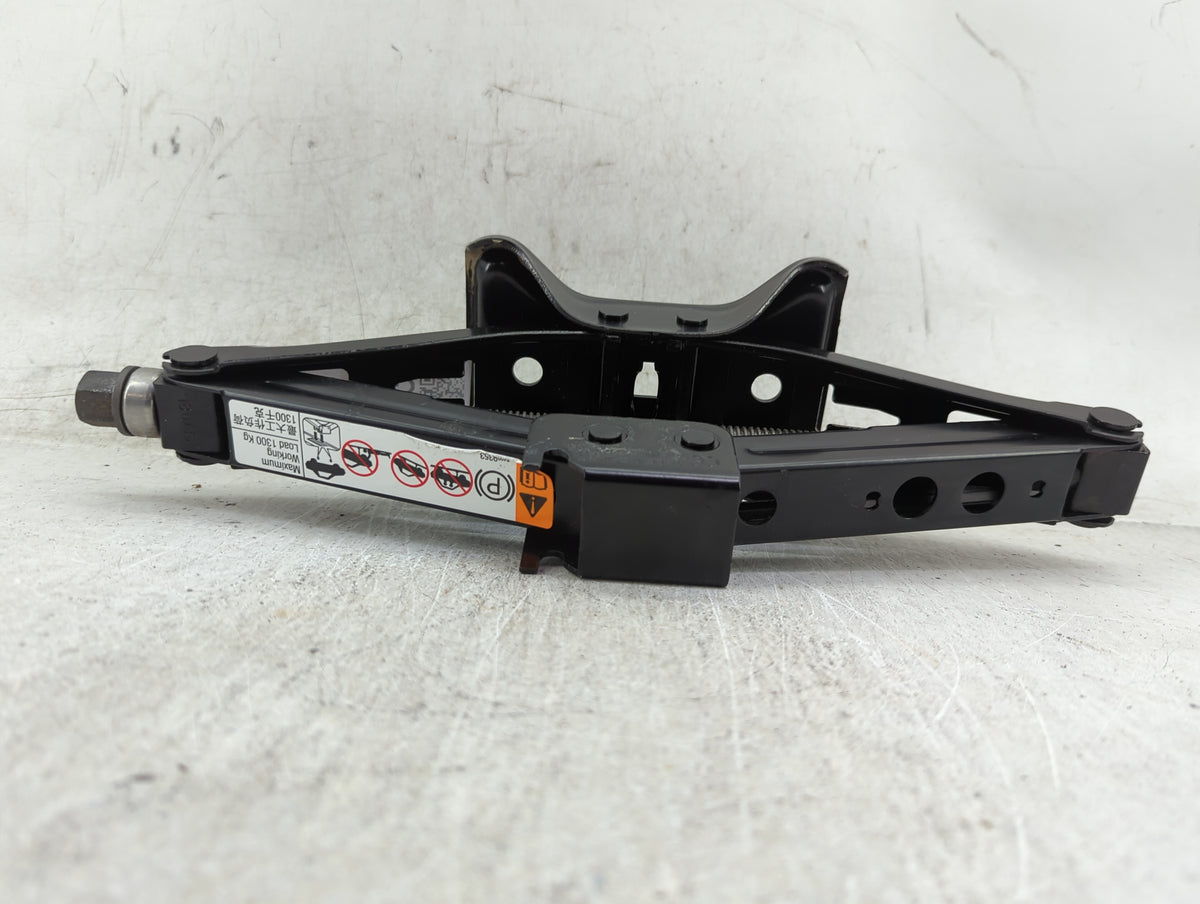 2019 Chevrolet Malibu Spare Scissor Car Jack 1431493 - Oemusedautoparts1.com