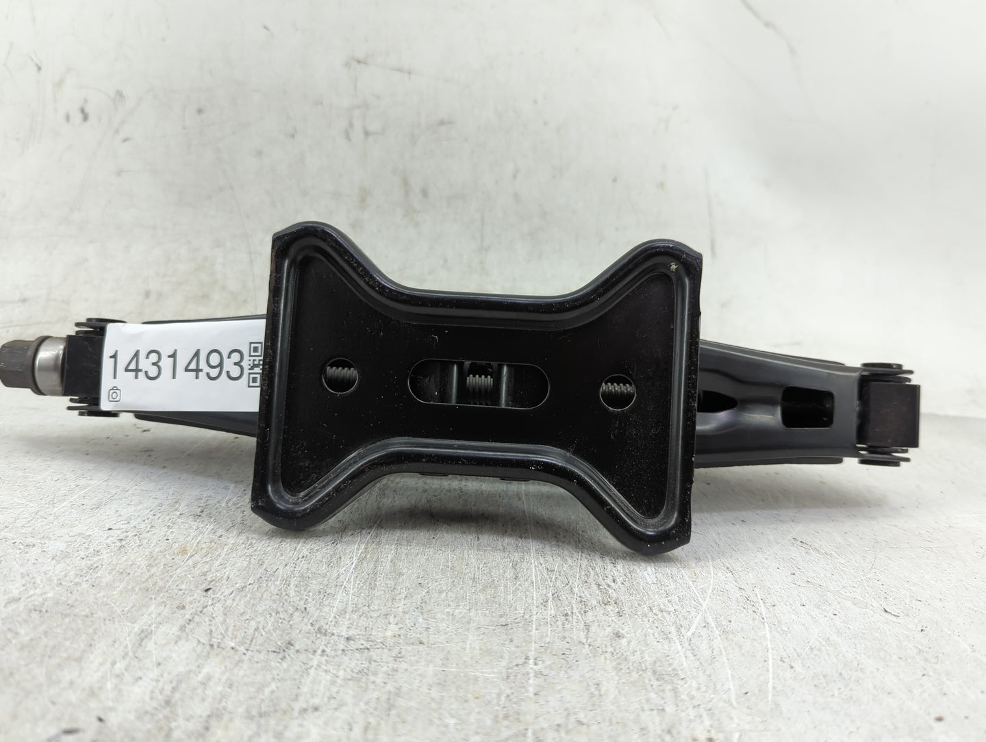 2019 Chevrolet Malibu Spare Scissor Car Jack 1431493 - Oemusedautoparts1.com