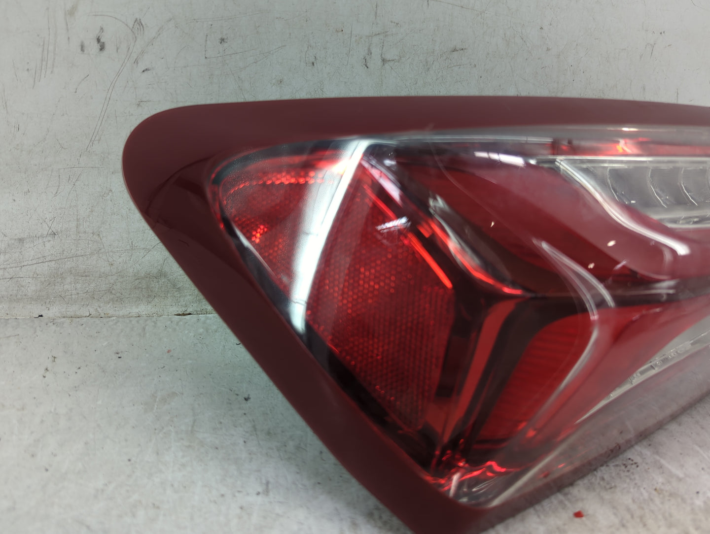 2019-2021 Chevrolet Malibu Tail Light Assembly Driver Left OEM P/N:84595944 84882377 Fits Fits 2019 2020 2021 OEM Used Auto 