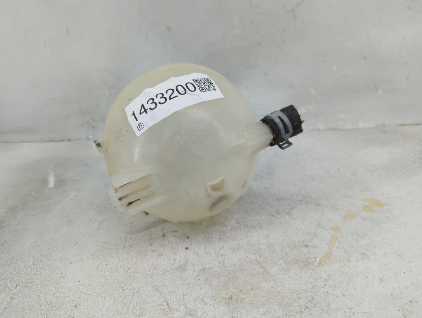2016 Chevrolet Malibu Radiator Coolant Overflow Expansion Tank Bottle 1433200 - Oemusedautoparts1.com