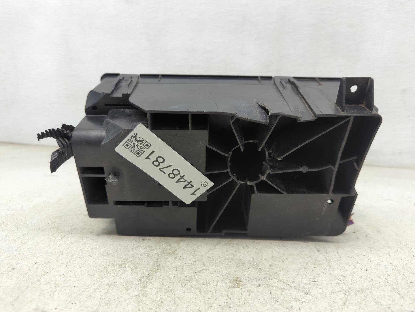 2019 Chevrolet Malibu Fusebox Fuse Box Panel Relay Module P/N:22760635_01 13306942, 13306941, 13306943, 13500127, 13500114 F