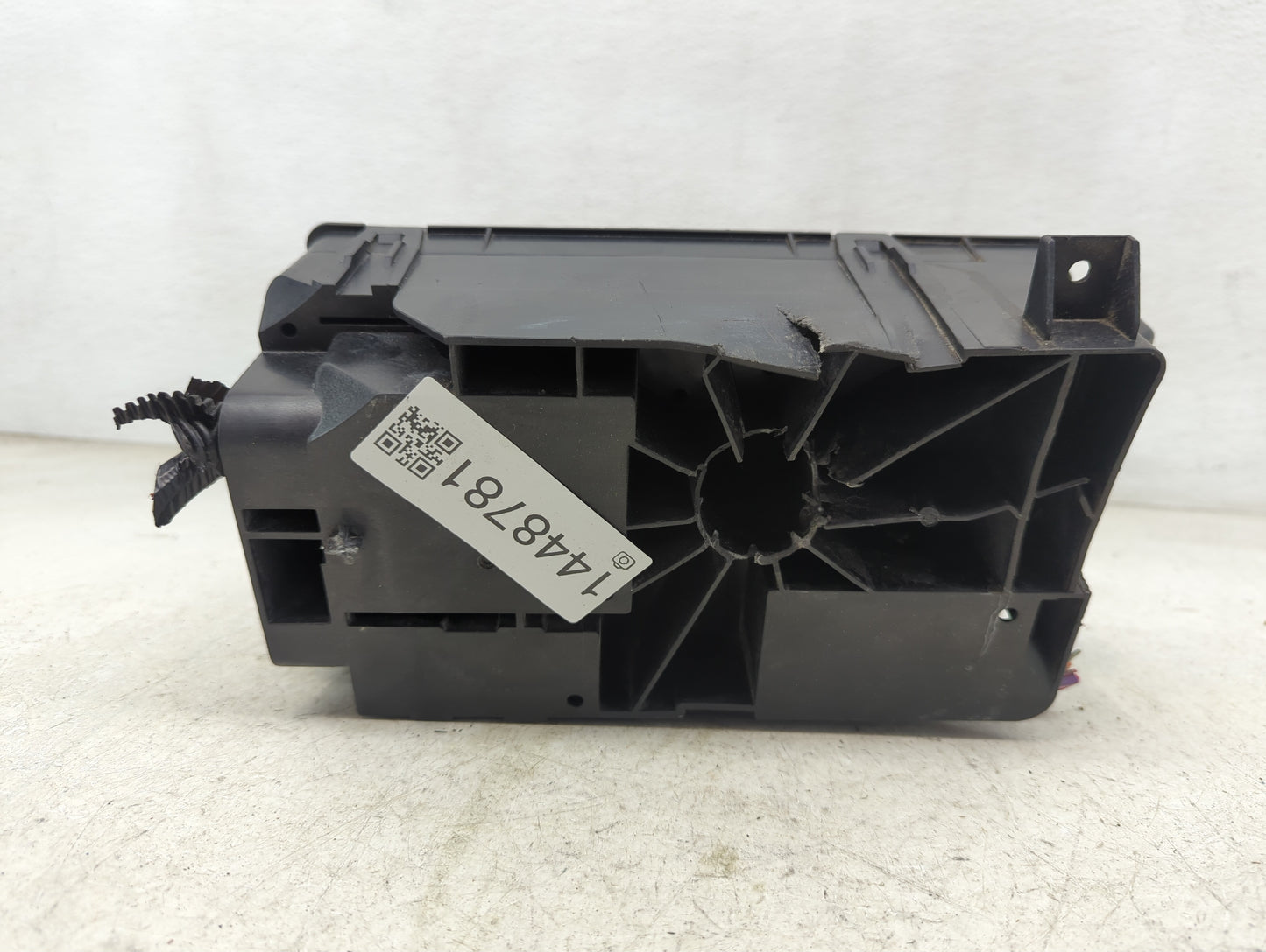 2019 Chevrolet Malibu Fusebox Fuse Box Panel Relay Module P/N:22760635_01 13306942, 13306941, 13306943, 13500127, 13500114 F