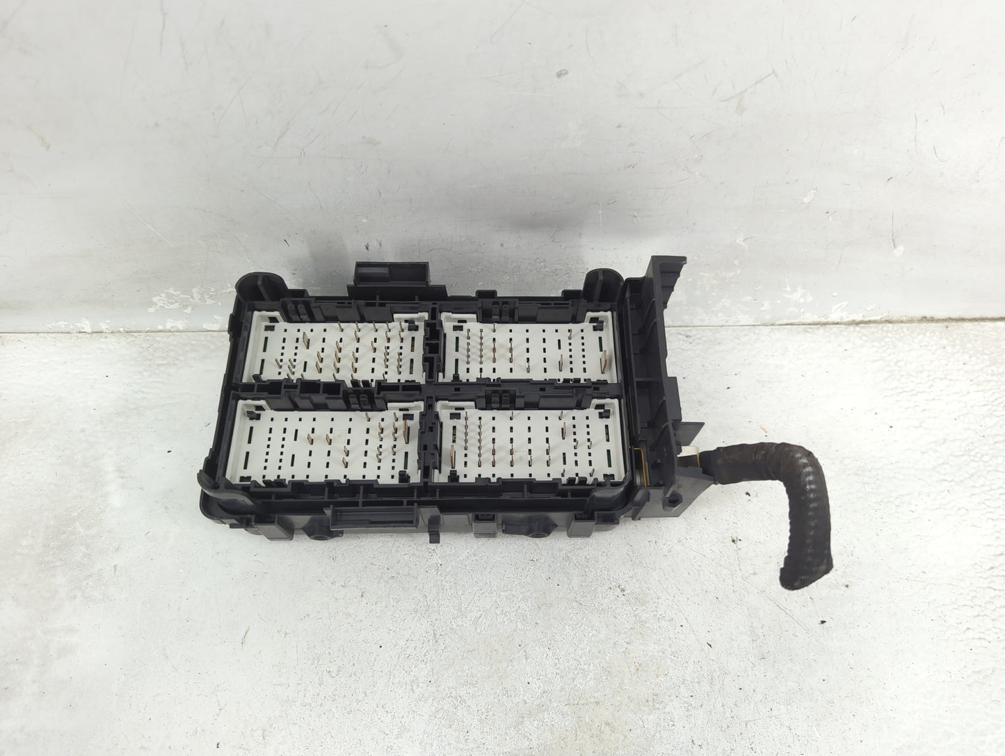 2018-2019 Chevrolet Malibu Fusebox Fuse Box Panel Relay Module P/N:13500128 13500114, 13500113, 13468936 Fits Fits 2018 2019