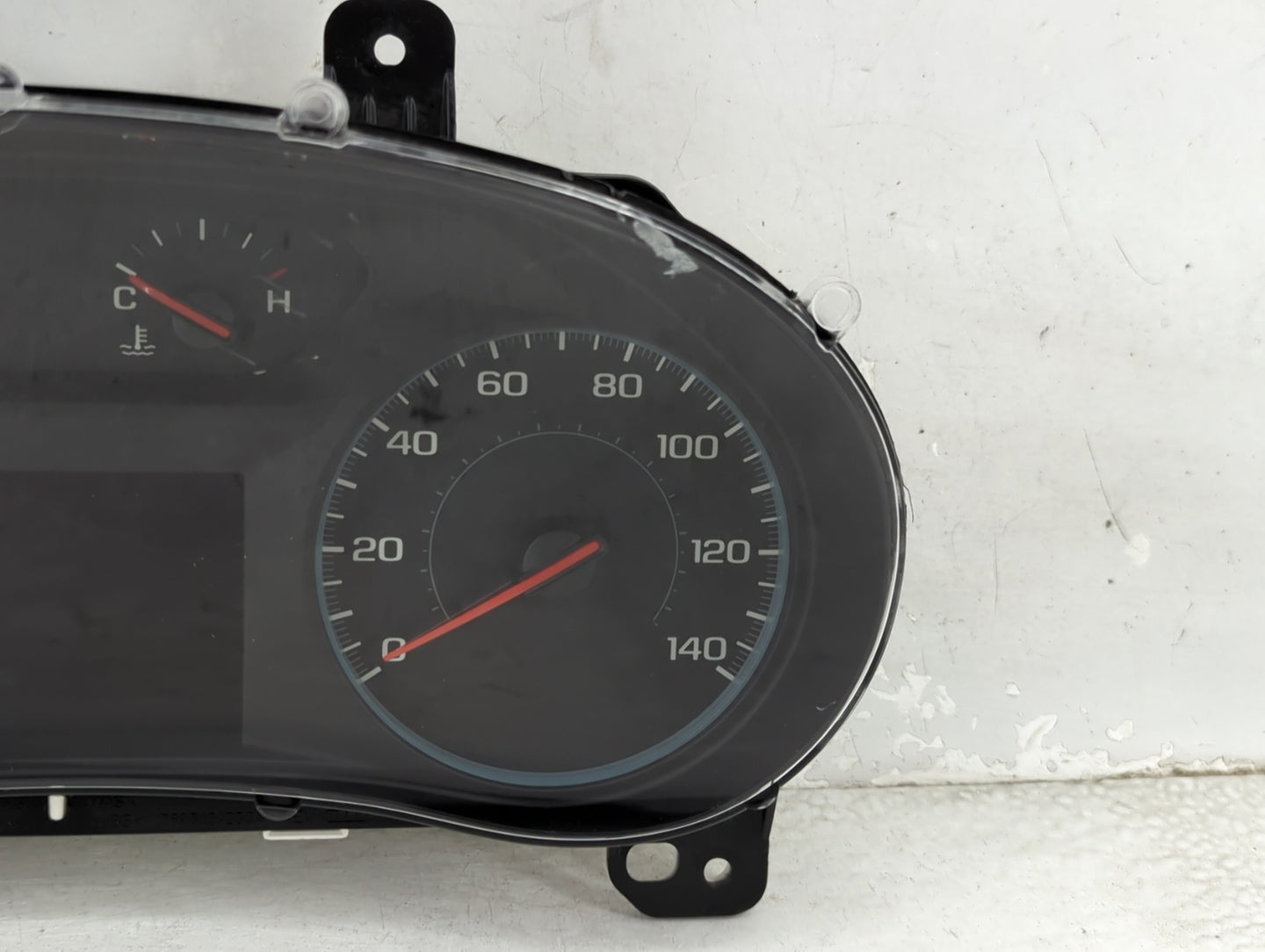 2019 Chevrolet Malibu Instrument Cluster Speedometer Gauges P/N:84524327 6218277A43270165 Miles: Fits OEM Used Auto Parts - 