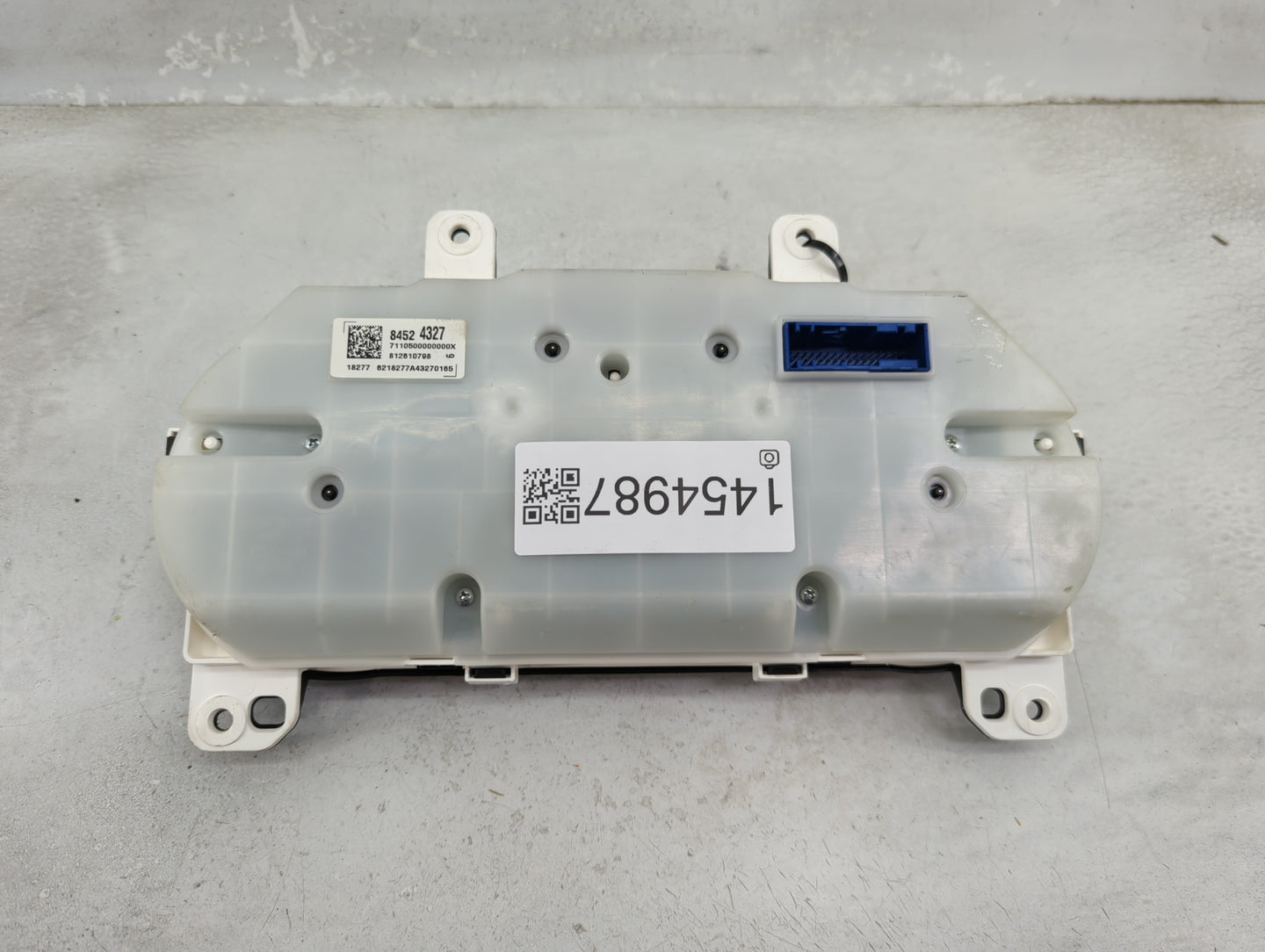 2019 Chevrolet Malibu Instrument Cluster Speedometer Gauges P/N:84524327 6218277A43270165 Miles: Fits OEM Used Auto Parts - 