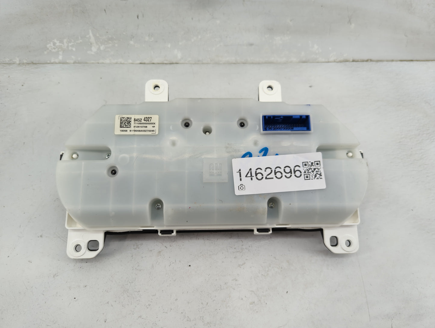 2019 Chevrolet Malibu Instrument Cluster Speedometer Gauges P/N:84524327 Miles: Fits OEM Used Auto Parts - Oemusedautoparts1