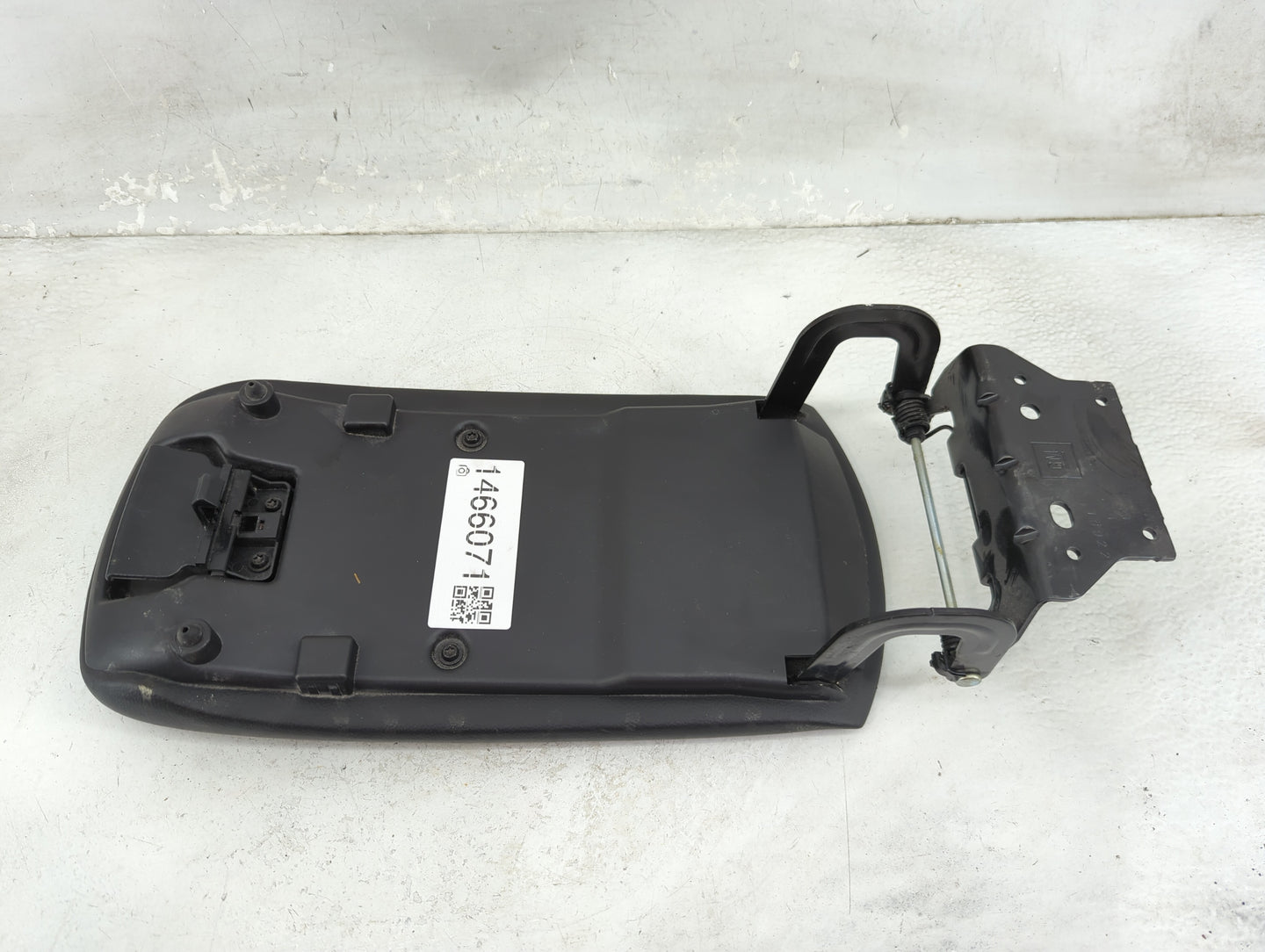 2016-2018 Chevrolet Malibu Center Console Armrest Cover Lid P/N:1251040 Fits Fits 2016 2017 2018 OEM Used Auto Parts - Oemus