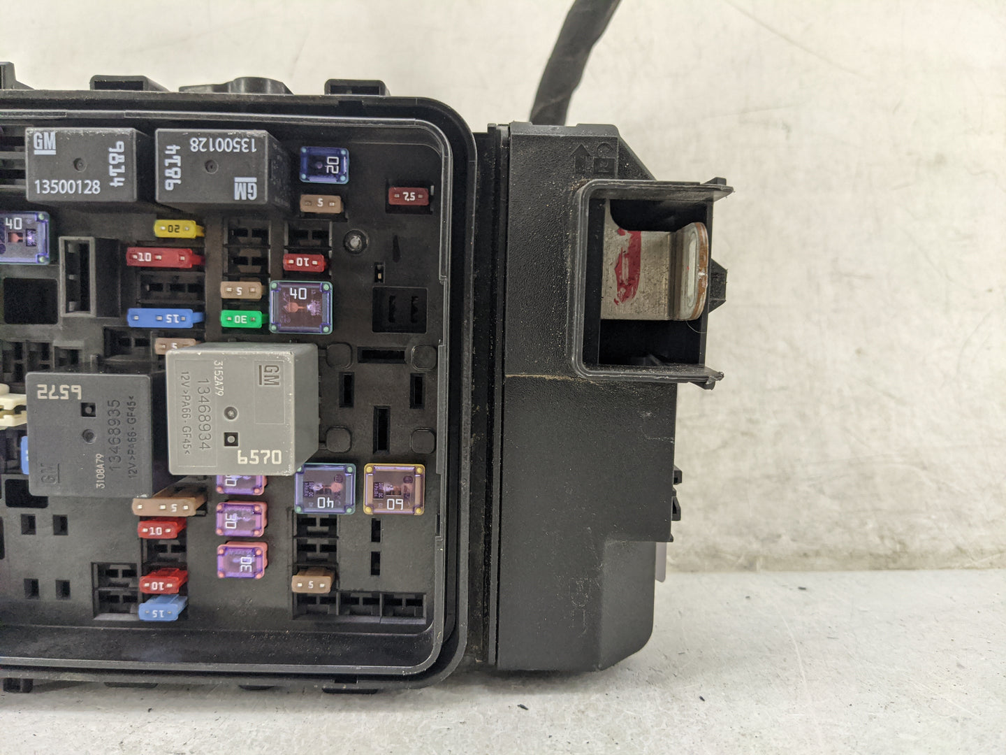2019 Chevrolet Malibu Fusebox Fuse Box Panel Relay Module P/N:13500128 13500113, 13500114, 13468935, 13468934, 13452281 Fits