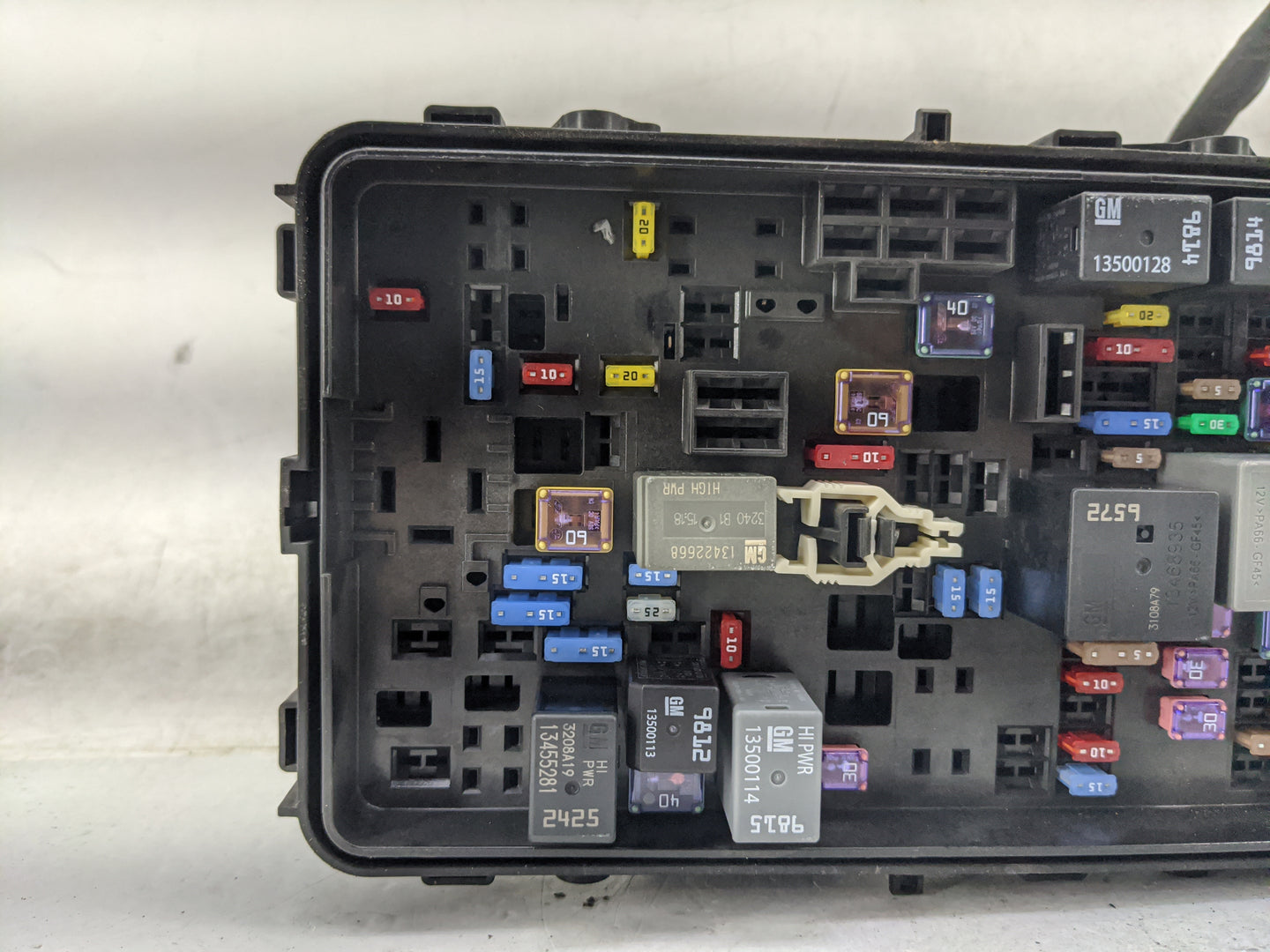 2019 Chevrolet Malibu Fusebox Fuse Box Panel Relay Module P/N:13500128 13500113, 13500114, 13468935, 13468934, 13452281 Fits