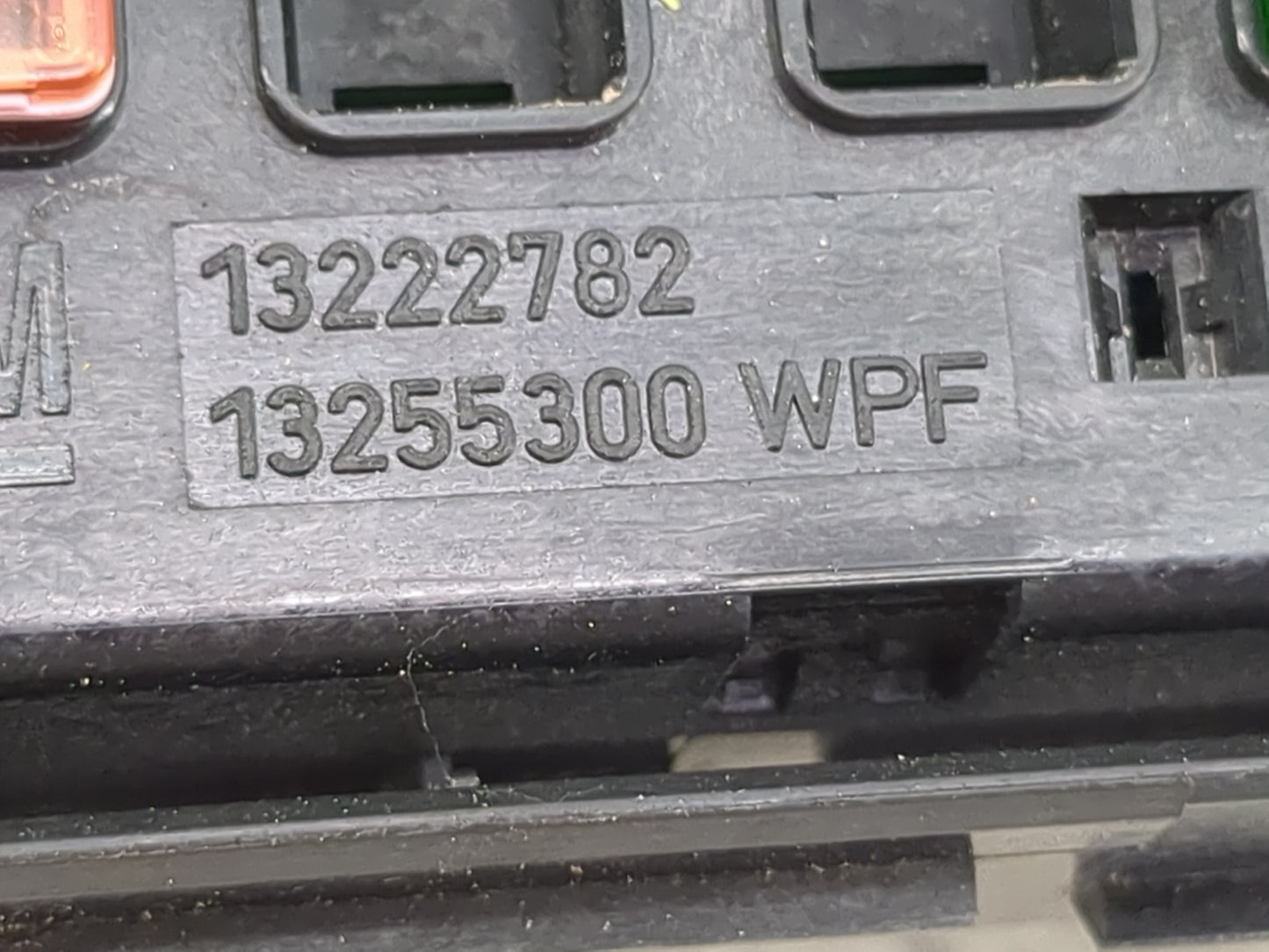2019 Chevrolet Malibu Fusebox Fuse Box Panel Relay Module P/N:13500128 13500114, 13500127, 13500112, 13306941, 13306942 Fits