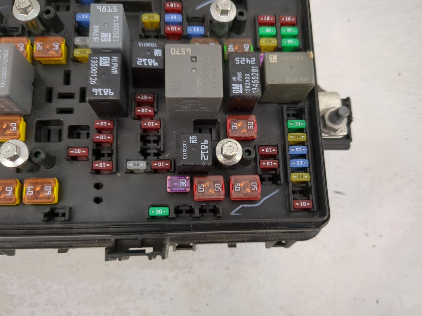 2019 Chevrolet Malibu Fusebox Fuse Box Panel Relay Module P/N:85561330_01 84095364, 13500114, 13500126, 13500113, 13468934 F